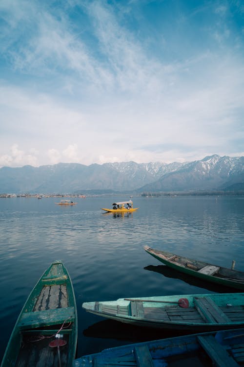1385643542.free-photo-of-traditional-wooden-houseboats-boats-on-dal-lake-between-mountains-in-kashmir.jpeg