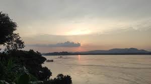 visit the ghats with boats 
                    